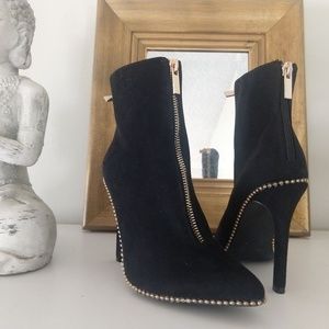 Black heels booties golden zipper and pearls